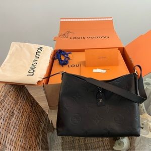 Louis Vuitton Carryall MM
